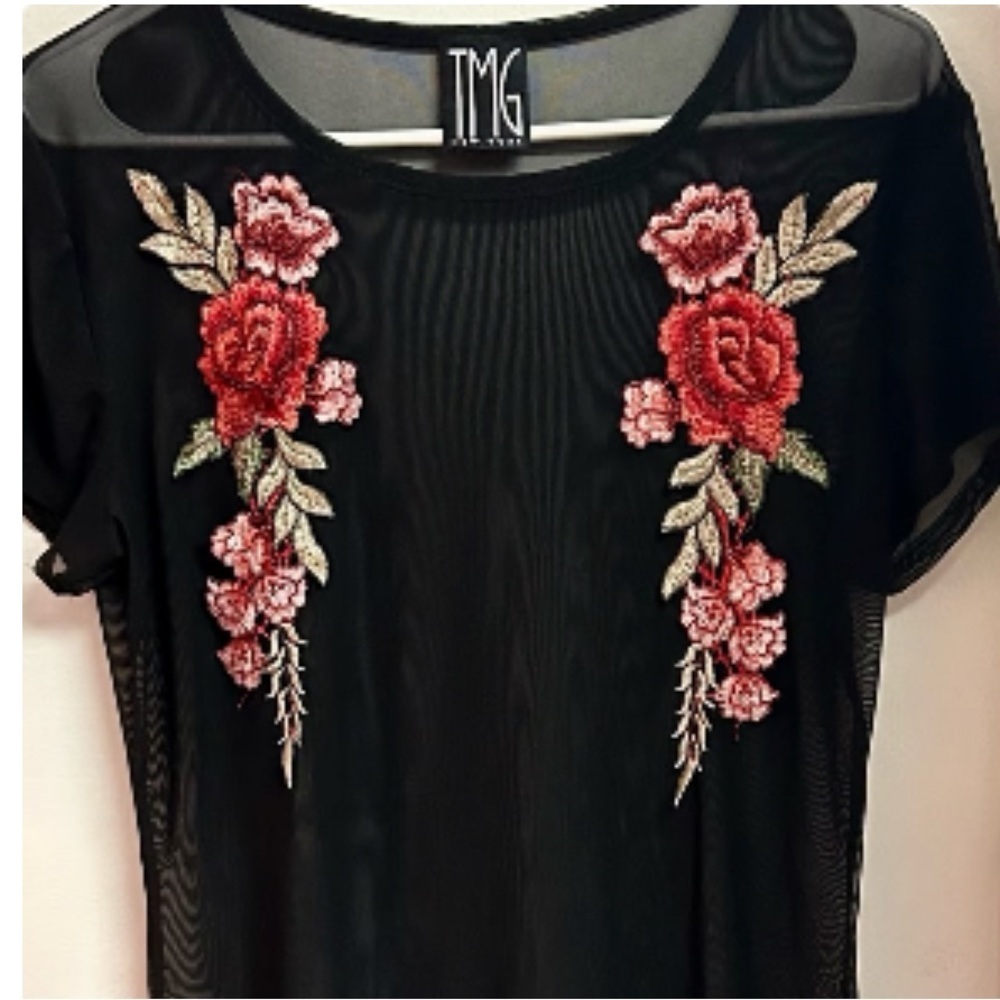 TMG Rose Tunic Top, Size Small- EUC